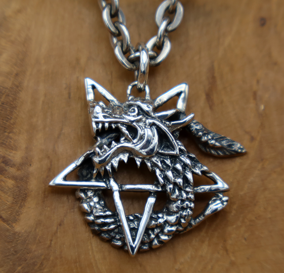 Anhänger Drache auf Pentagramm