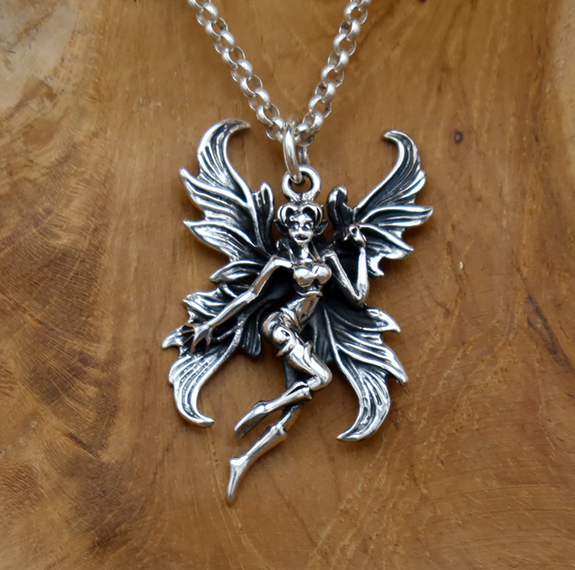 Elfe - Fee mit breiten Flügeln